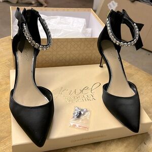 Jewel by Badgley Mischka Pumps